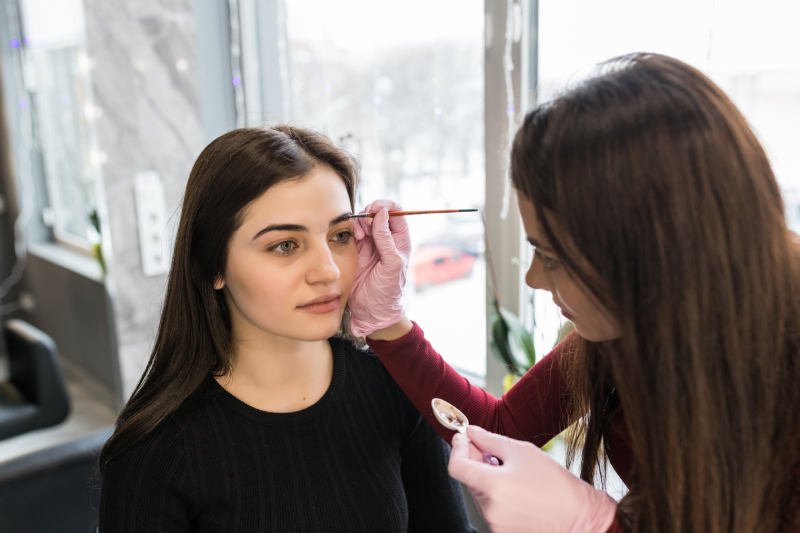 female master put eyebrow paint make up procedure